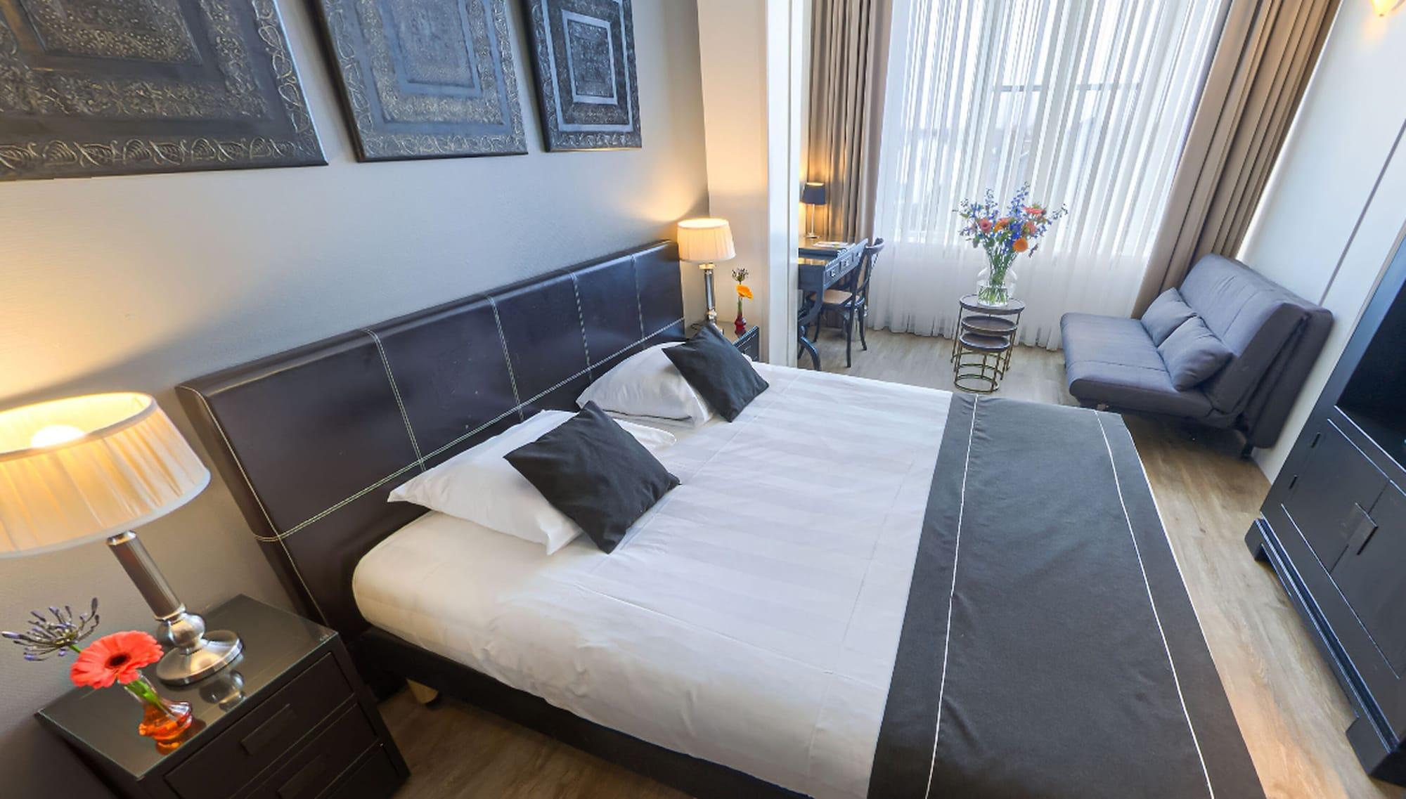 Chariot Hotel 4*