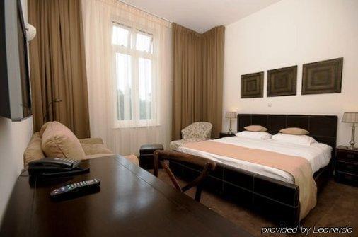 Hotel Chariot