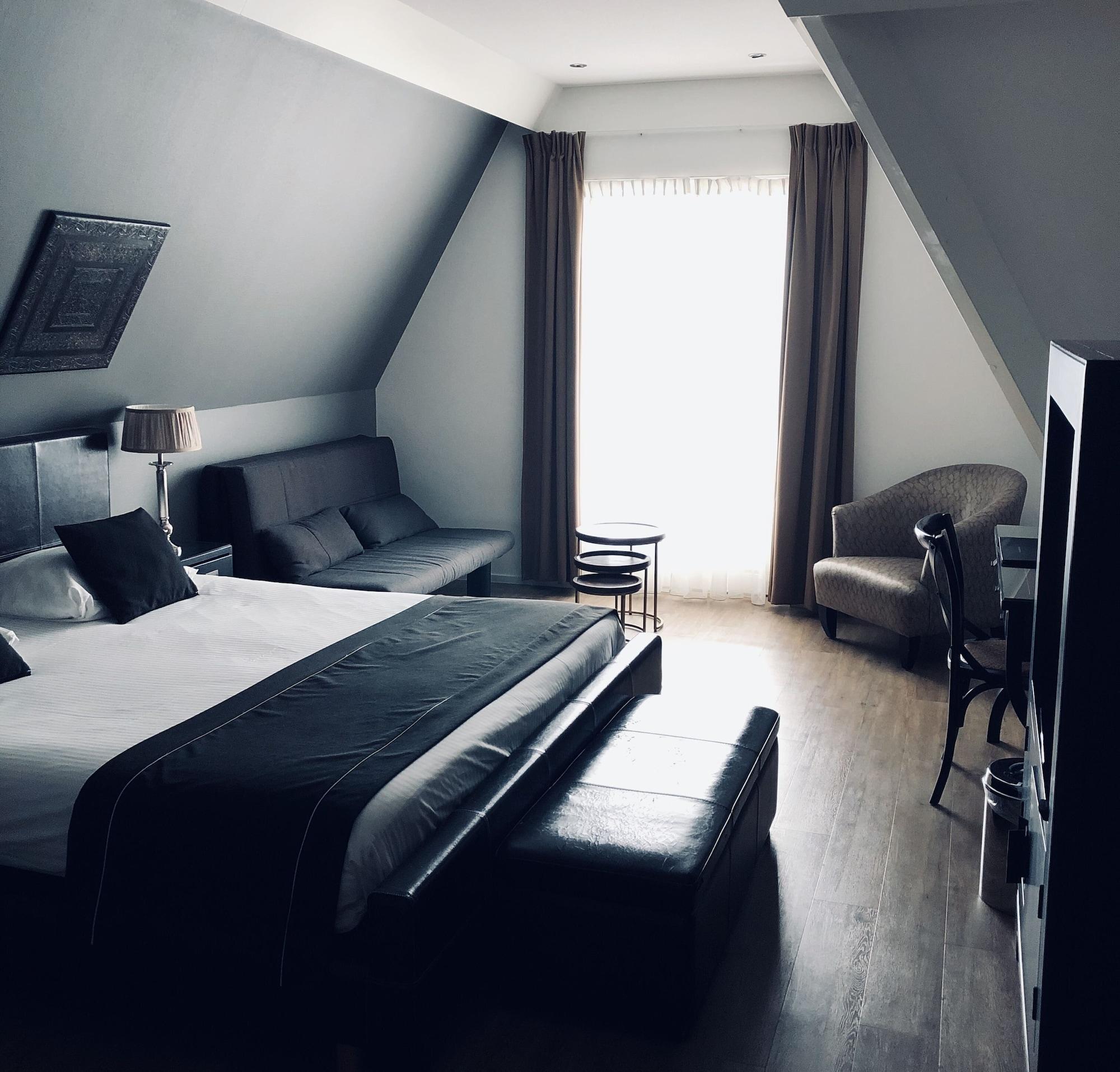 Chariot Hotel 4*