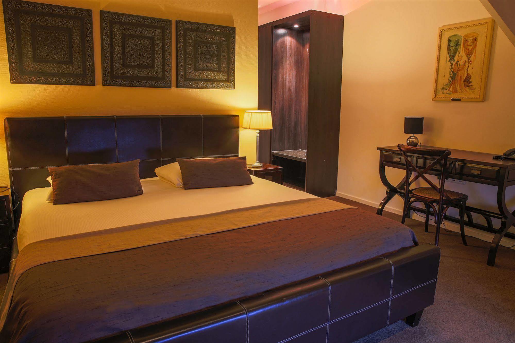 Chariot Hotel